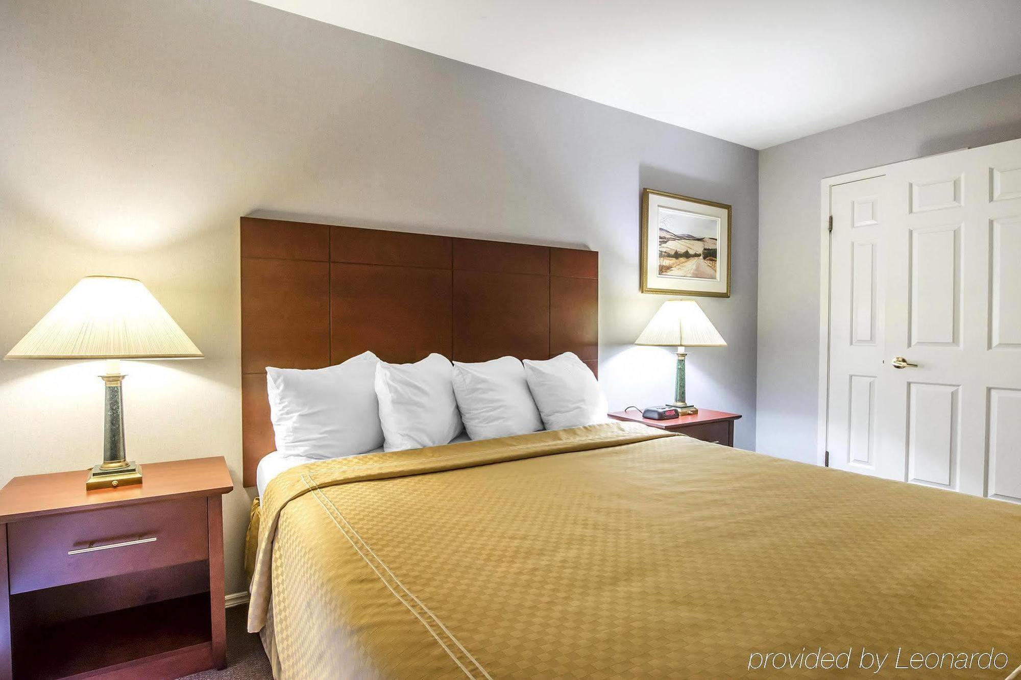 Syracuse Inn And Suites Zewnętrze zdjęcie