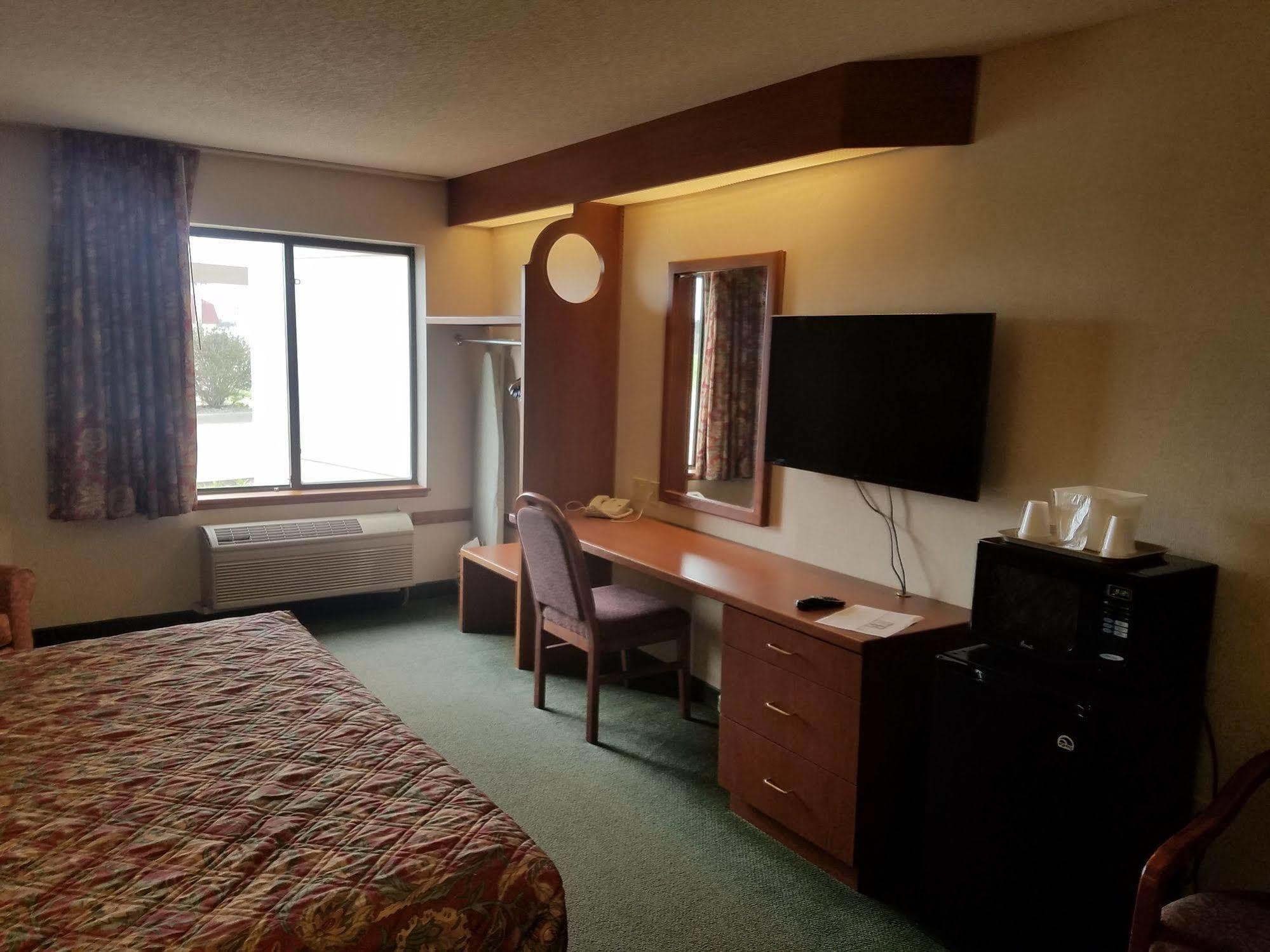Syracuse Inn And Suites Zewnętrze zdjęcie
